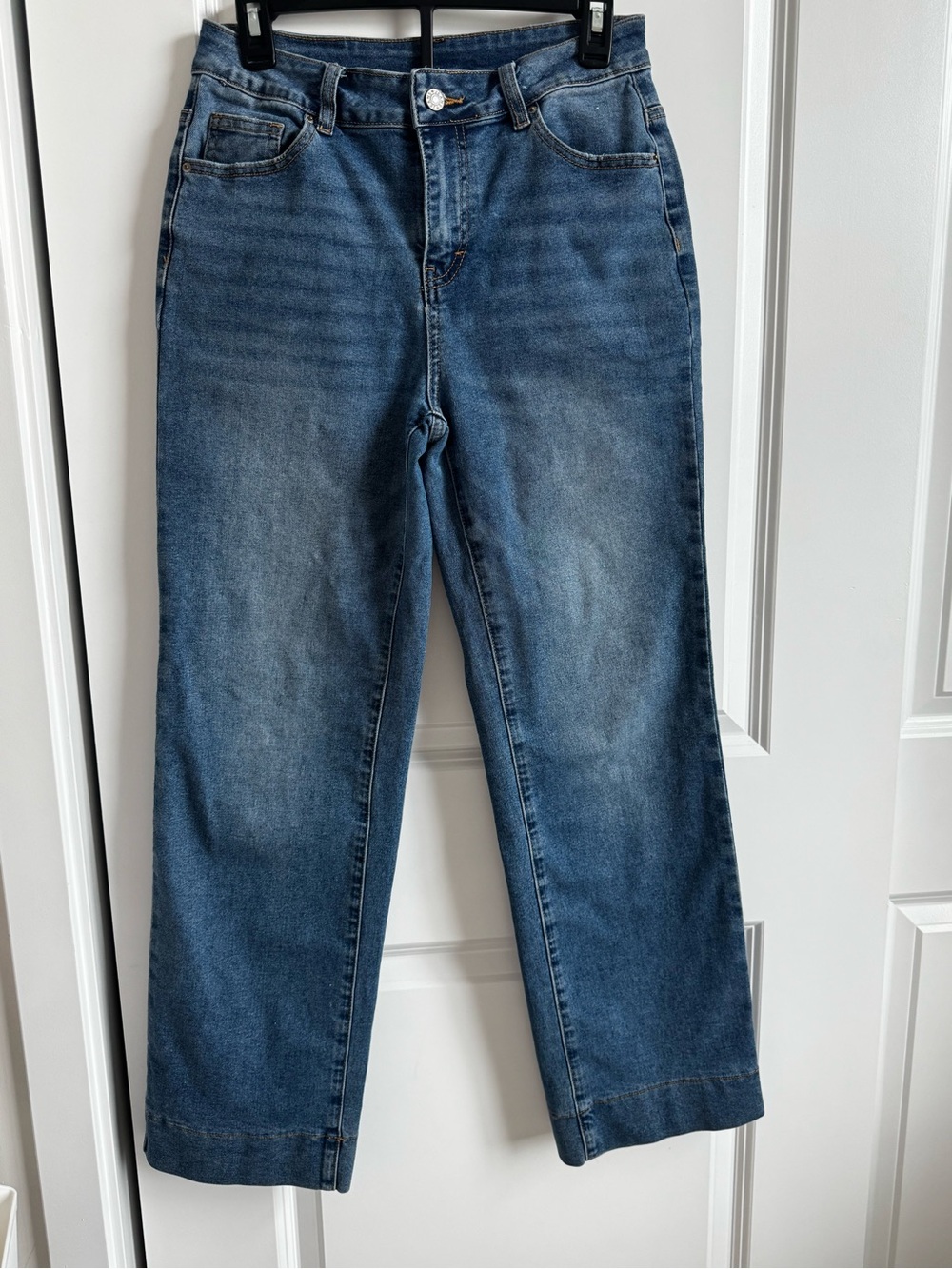 Women's Straight-Leg Jeans in Medium Blue Wash